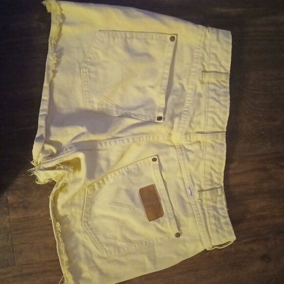 Wrangler billa bong Pants - Wrangler billa bong yellow shorts size 29